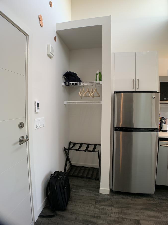 Primo Capitol Hill Studio - Amazing Rooftop Views - thumb 0