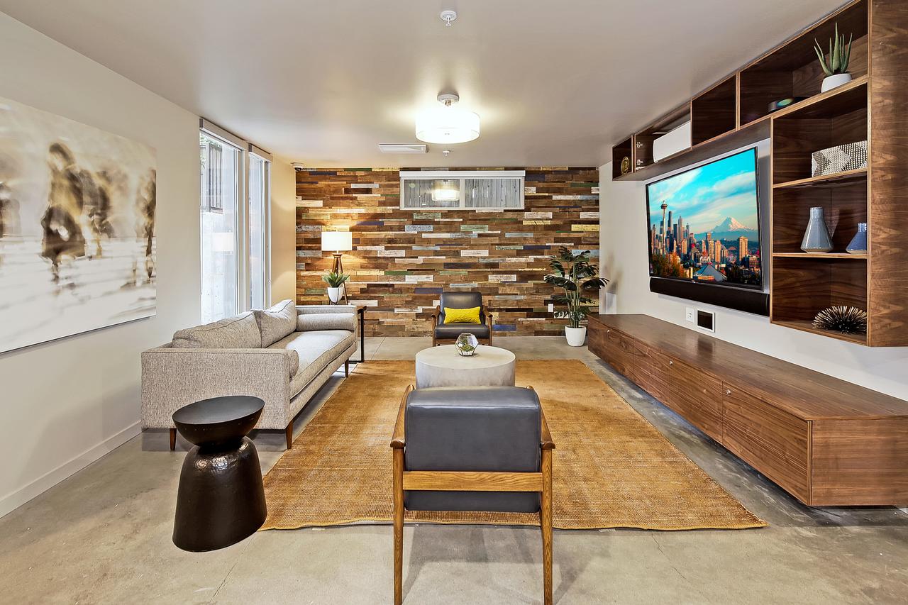 Primo Capitol Hill Studio - Amazing Rooftop Views - thumb 9