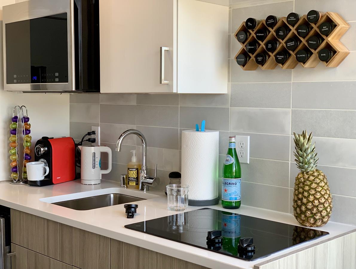 Primo Capitol Hill Studio - Amazing Rooftop Views - thumb 1