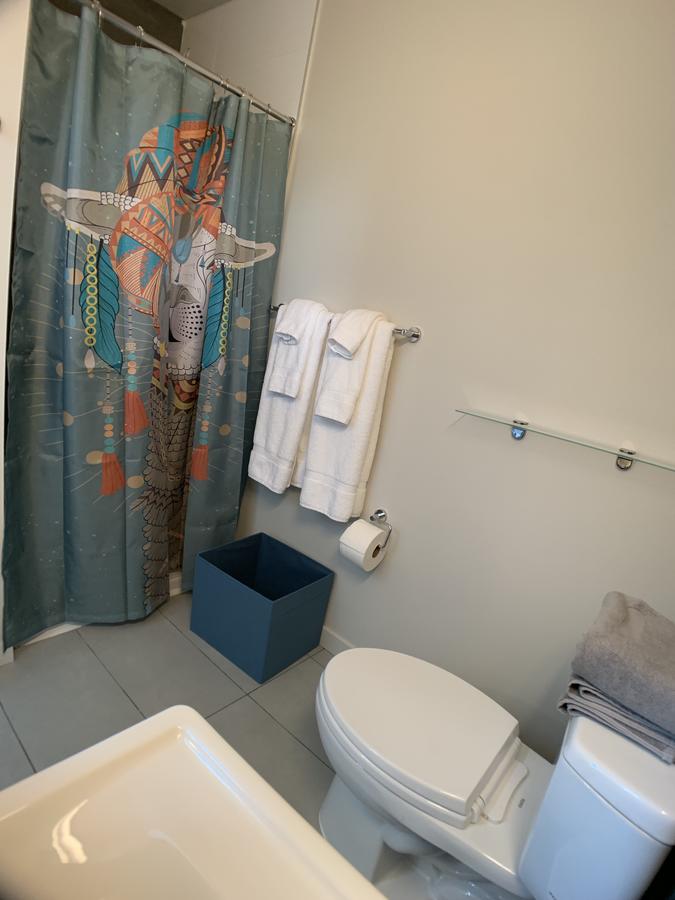 Primo Capitol Hill Studio - Amazing Rooftop Views - thumb 4