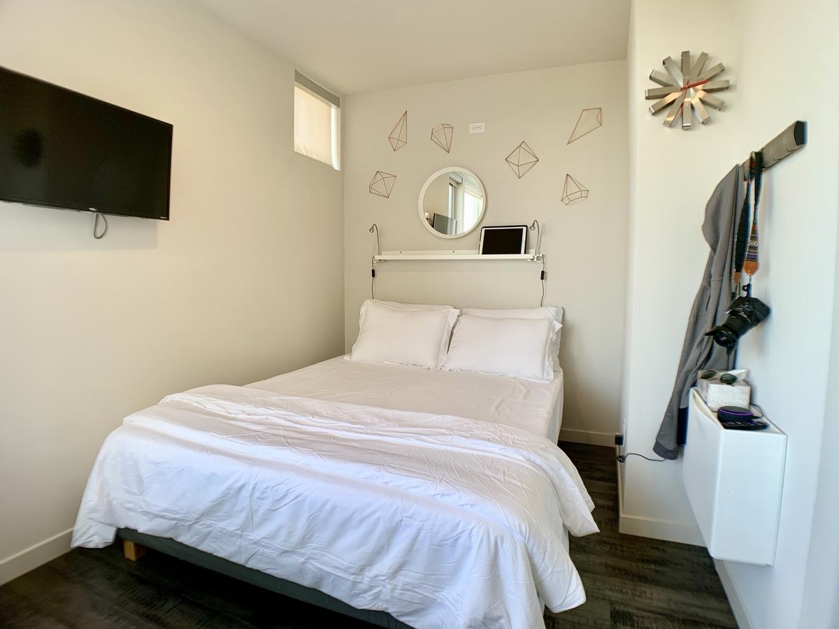 Primo Capitol Hill Studio - Amazing Rooftop Views - thumb 10