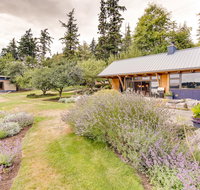 Fidalgo Island Waterfront Stunner - Accommodation Seattle