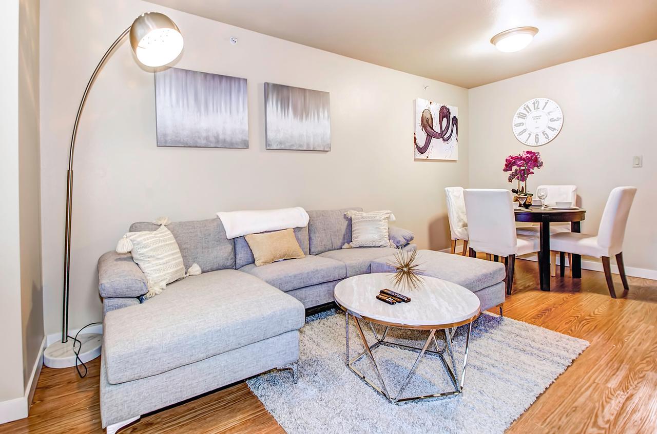 XH-Waterfront 2BR/2BTH In Downtown