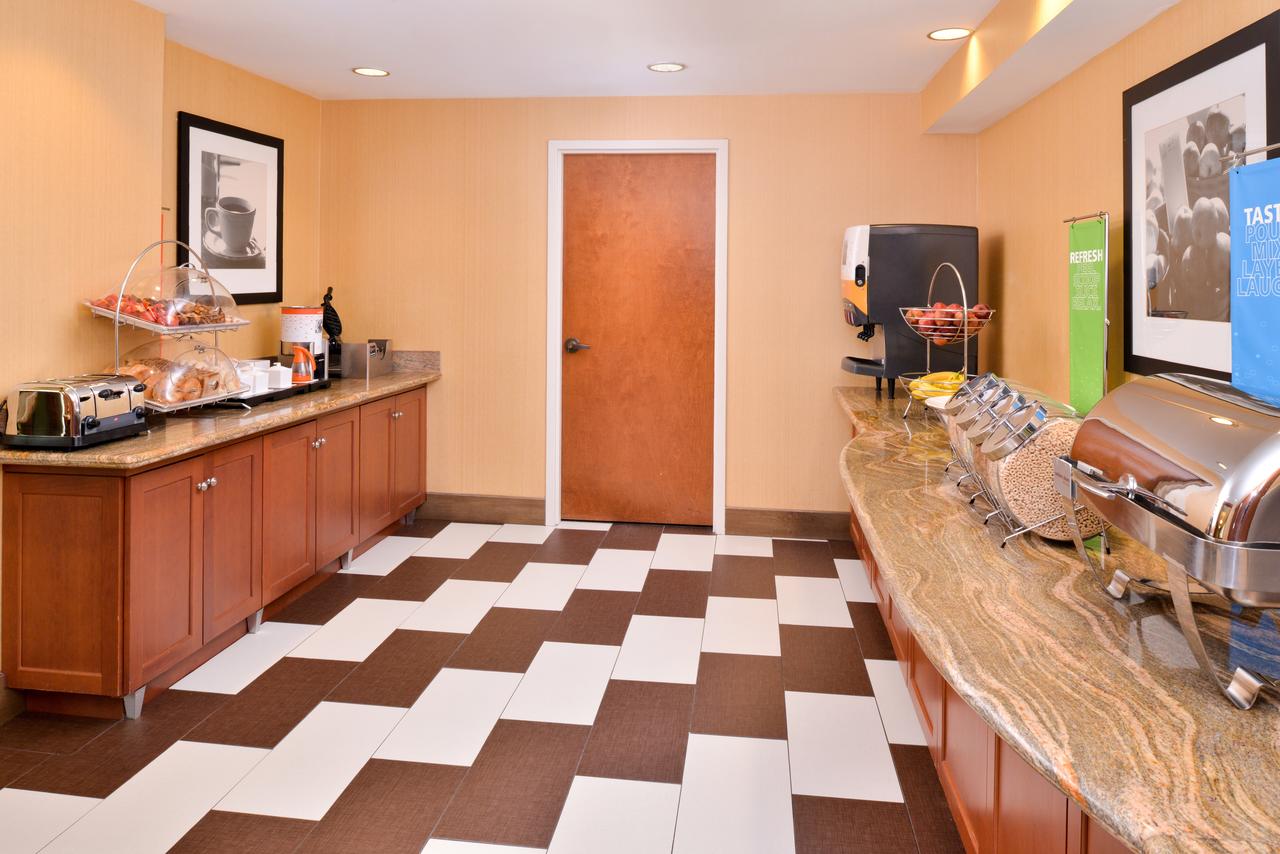 Hampton Inn Martinsburg - thumb 12