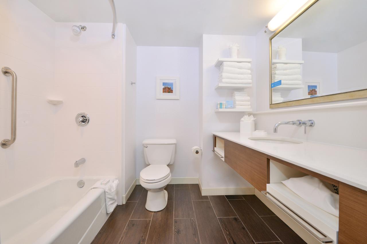 Hampton Inn Martinsburg - thumb 20