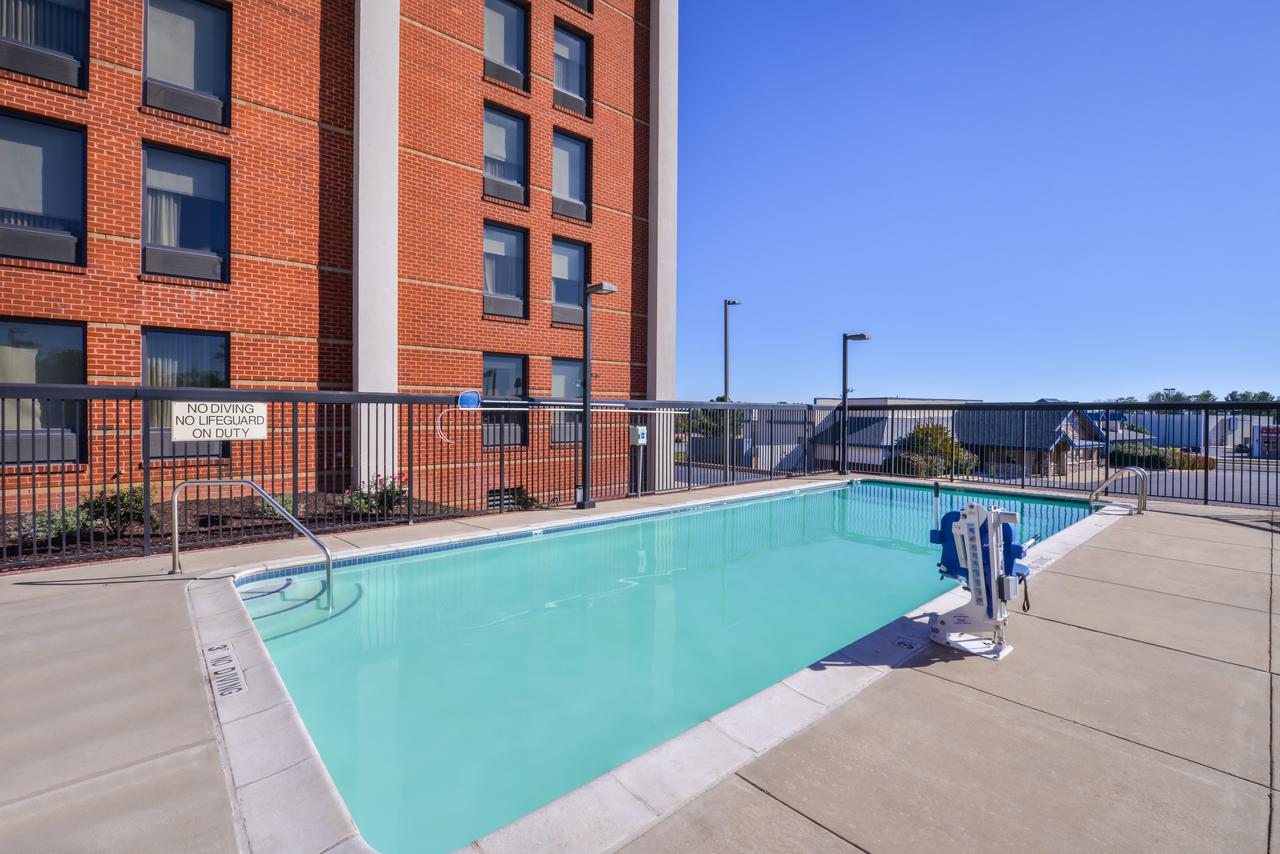 Hampton Inn Martinsburg - thumb 6