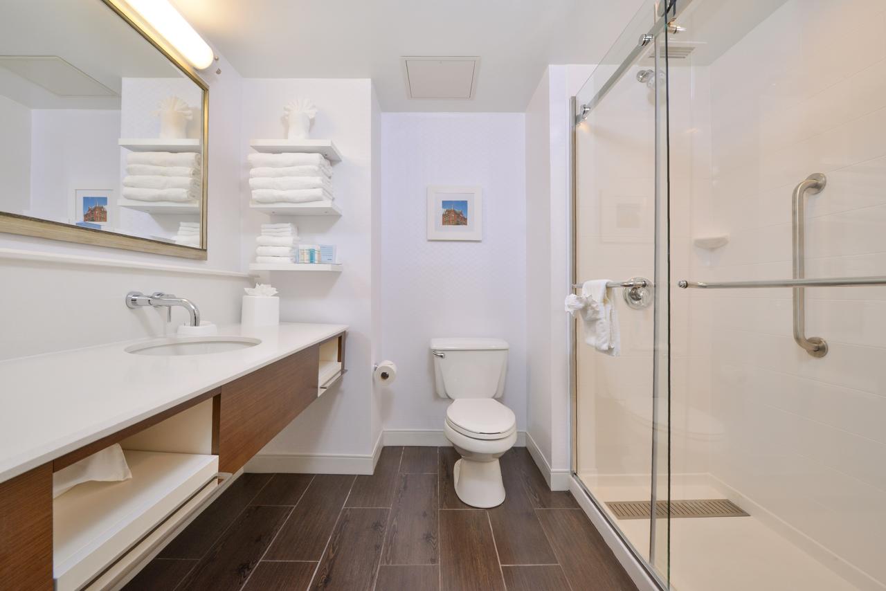 Hampton Inn Martinsburg - thumb 16