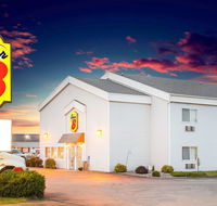 Super 8 by Wyndham Prairie Du Chien - Accommodation Seattle