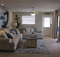 3 Anchorage Retreats - Accommodation Seattle