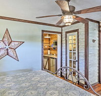 'Gruene Cabin' - Pet Friendly New Braunfels Studio - Accommodation Seattle
