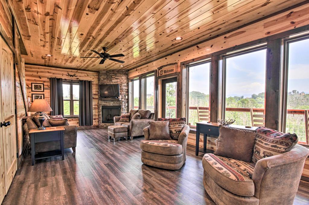 'Majestic Mountain Magic' - 3 Miles To Dollywood! - thumb 2