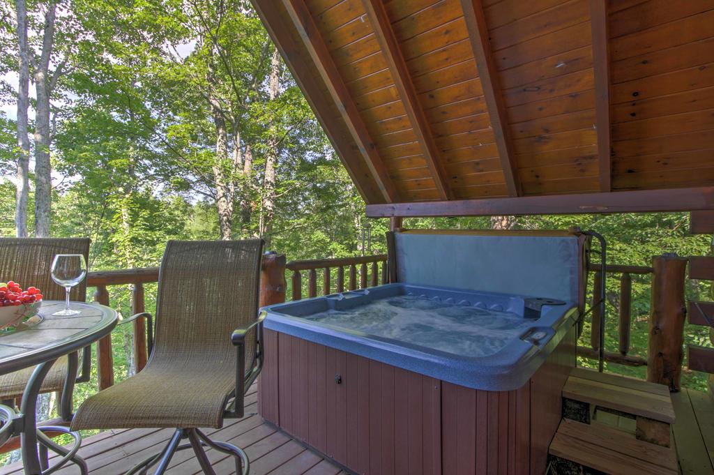 'Majestic View Hideout' Sevierville Cabin With HotTub - thumb 2
