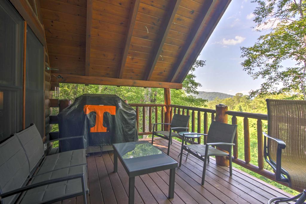 'Majestic View Hideout' Sevierville Cabin With HotTub - thumb 1