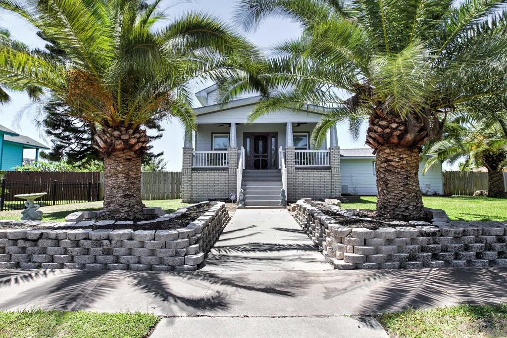 'The C-Horse' Home With Deck 5 Min To Pleasure Pier! - thumb 2