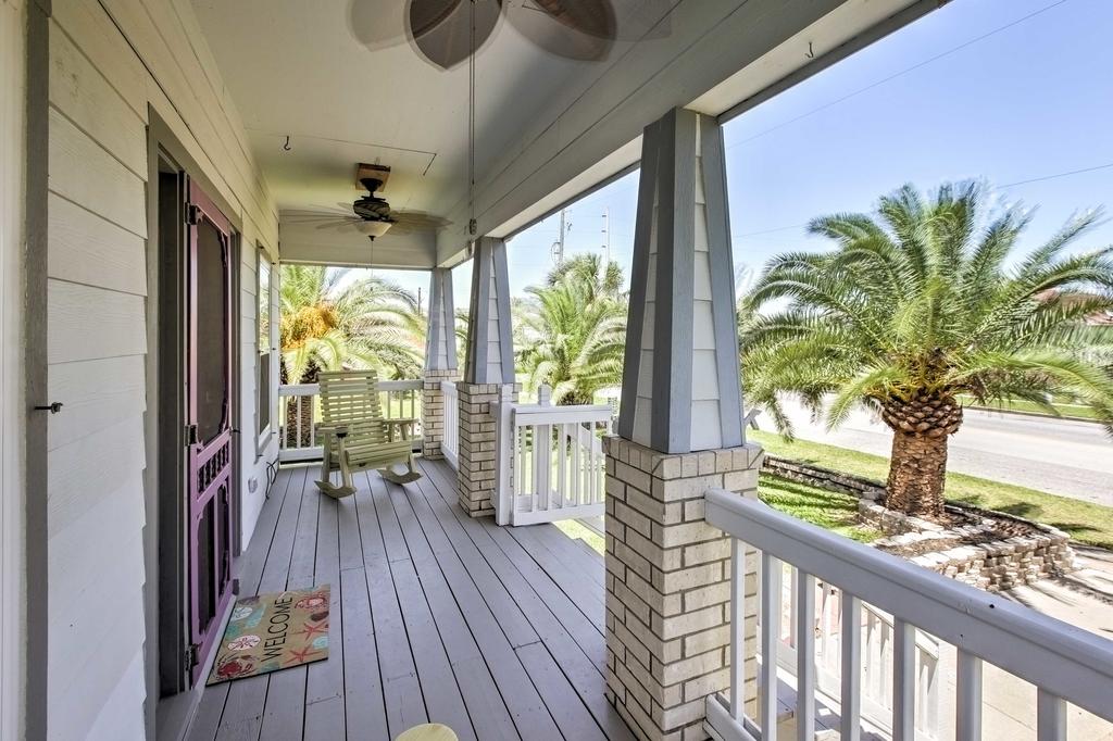 'The C-Horse' Home With Deck 5 Min To Pleasure Pier! - thumb 1