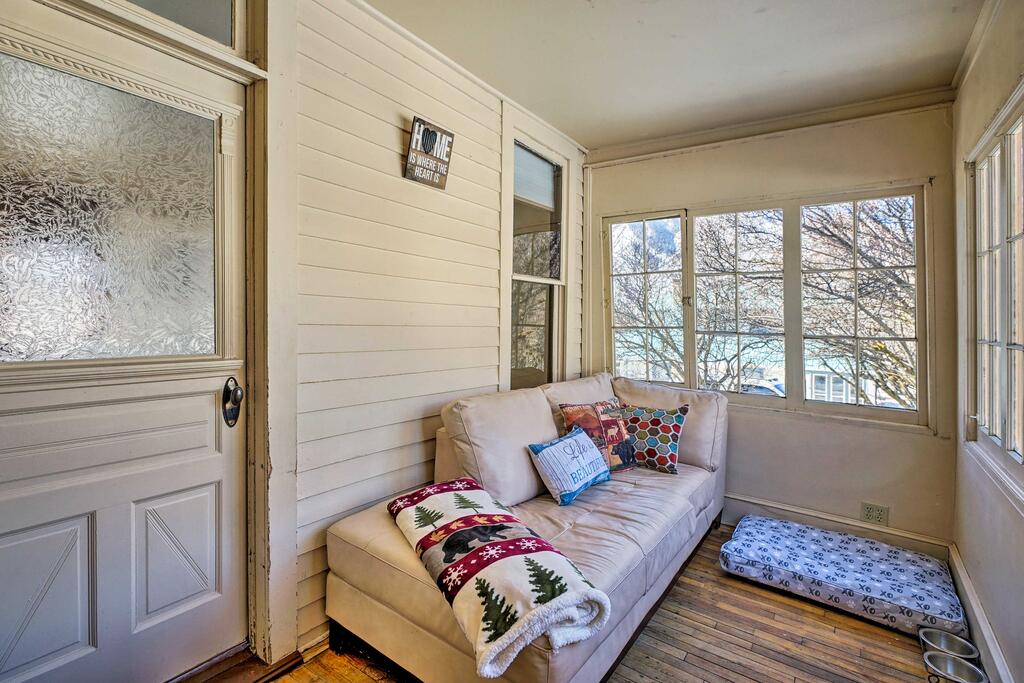 'Victory Victorian House' Walk To Downtown! - thumb 1