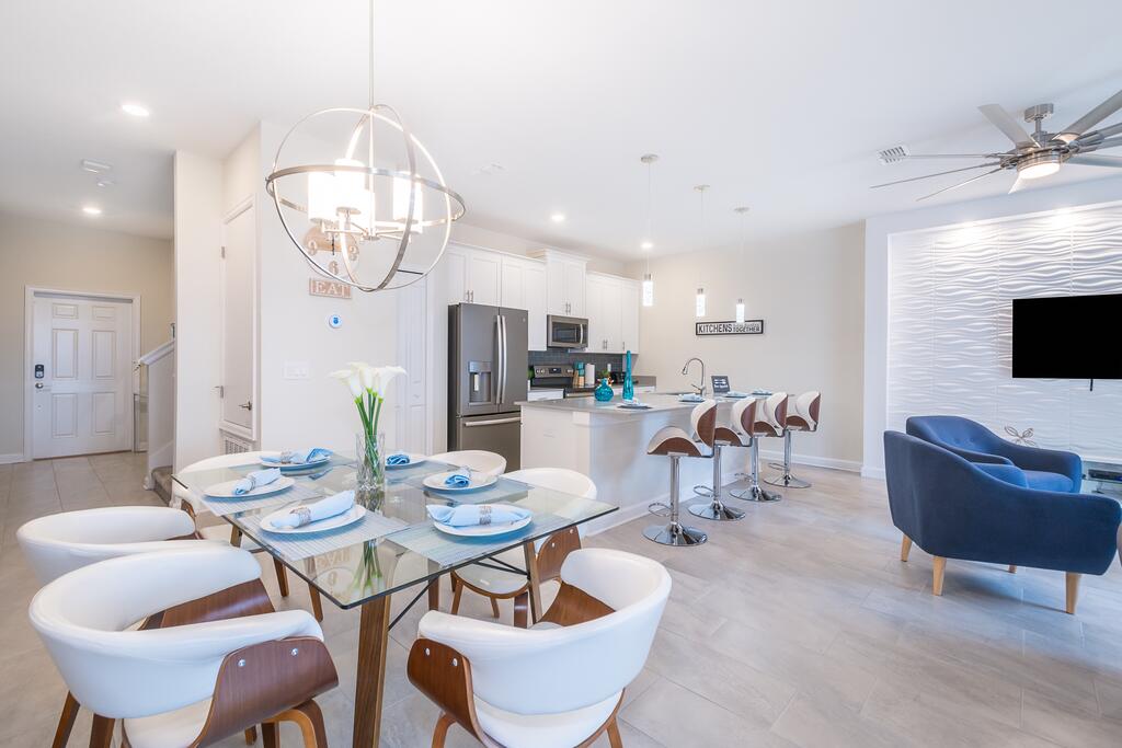 (DM4999) Storey Lake Home 4/3 Private Pool & Free Waterpark - thumb 0