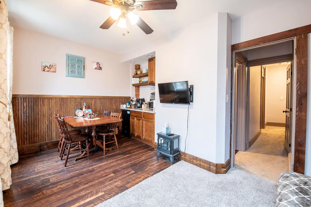 10 Min To Town Center & Wedding Venues W WalkScore 96 & Super Fast WiFi - thumb 2