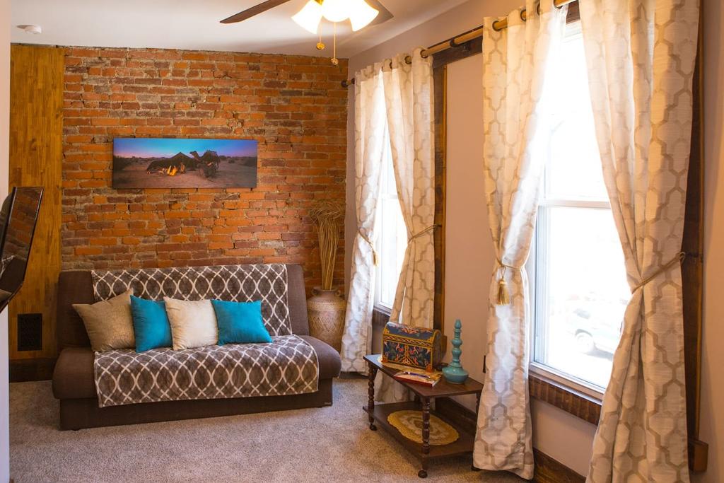 10 Min To Town Center & Wedding Venues W WalkScore 96 & Super Fast WiFi - thumb 1