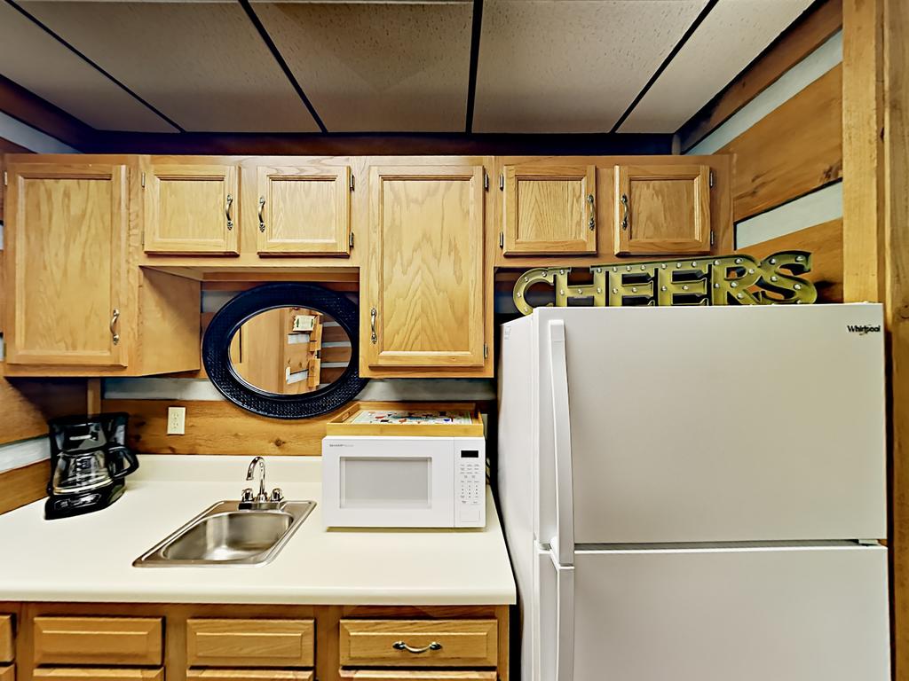 1065 E Foothills Dr Cabin - thumb 2