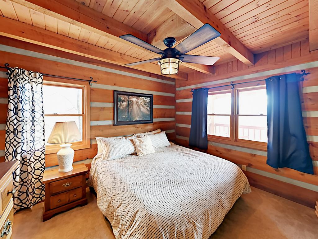 1065 E Foothills Dr Cabin - thumb 3