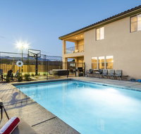 108 Private NEW Pool Hot Tub Splash Pad Game Consoles Mountain Views and More - Accommodation Seattle