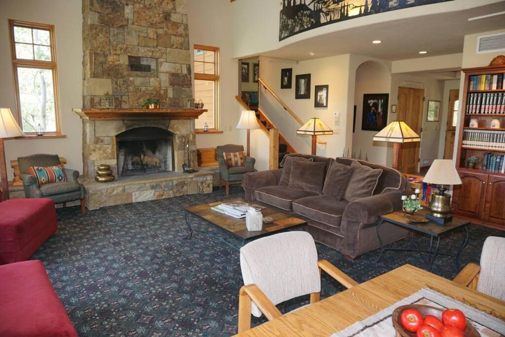 24 Little Ln - thumb 0