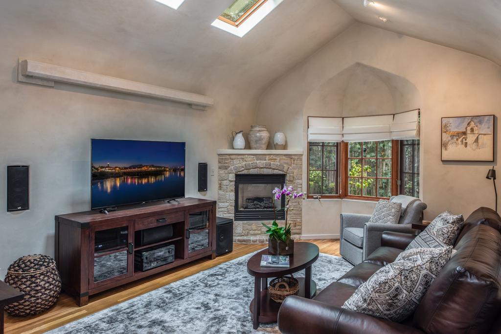 3770 Stone's Throw - thumb 1