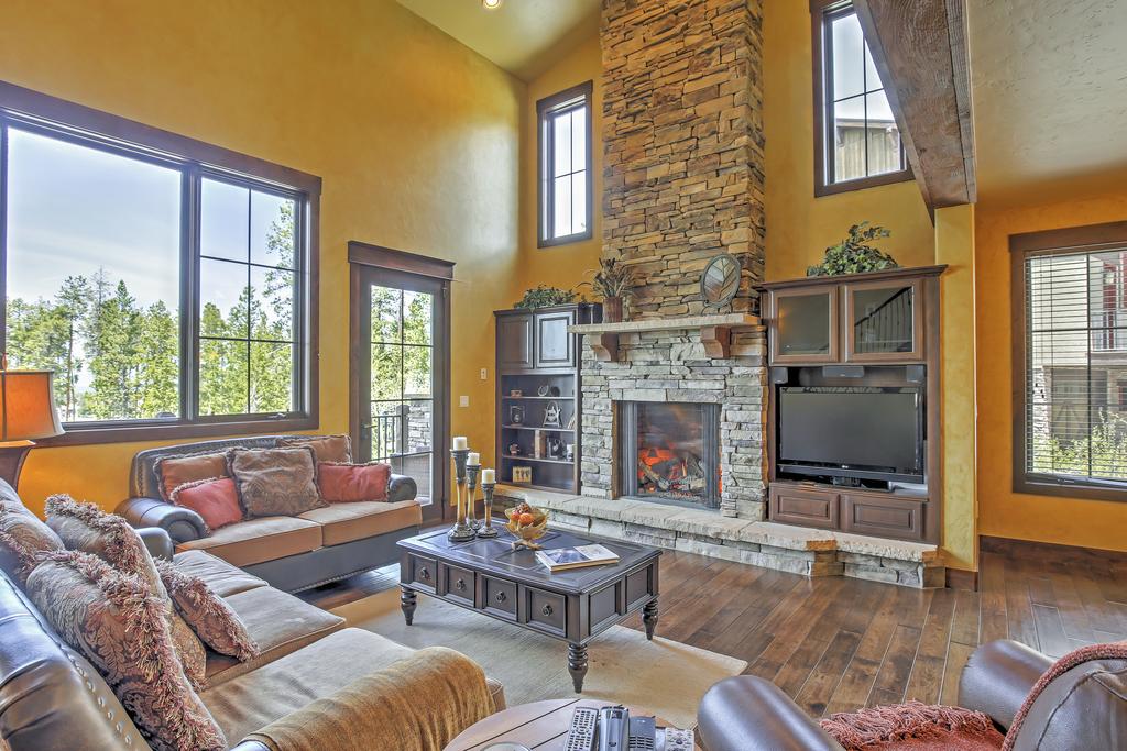 4BR Fraser Townhome With Private Deck&Mountain Views - thumb 0