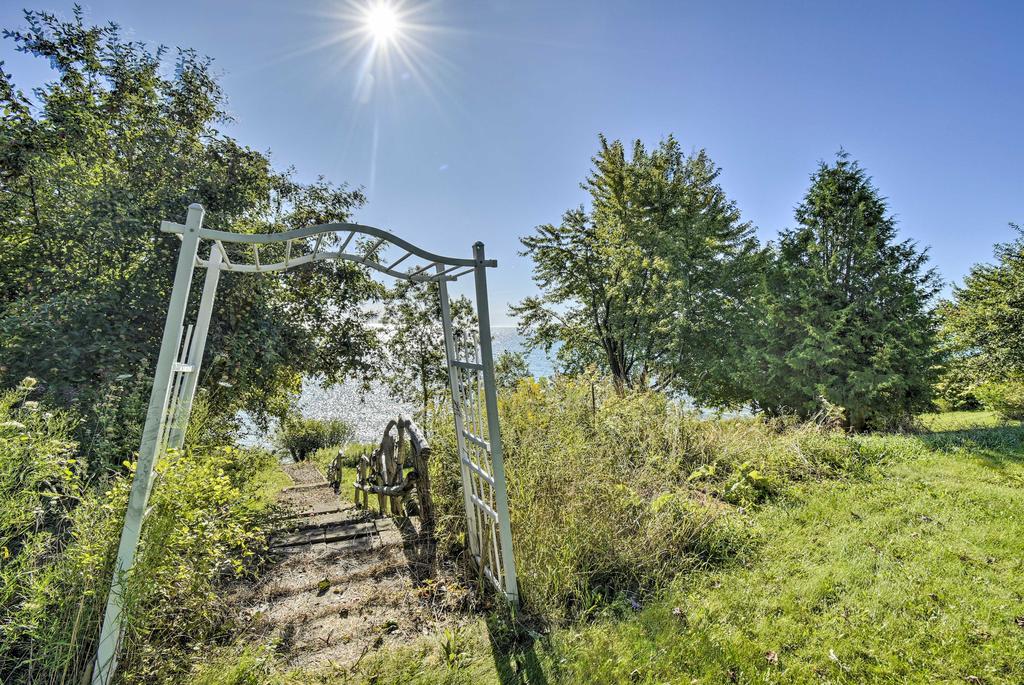 Algoma Lake Retreat With BBQ Grill, Yard And Fire Pit! - thumb 1