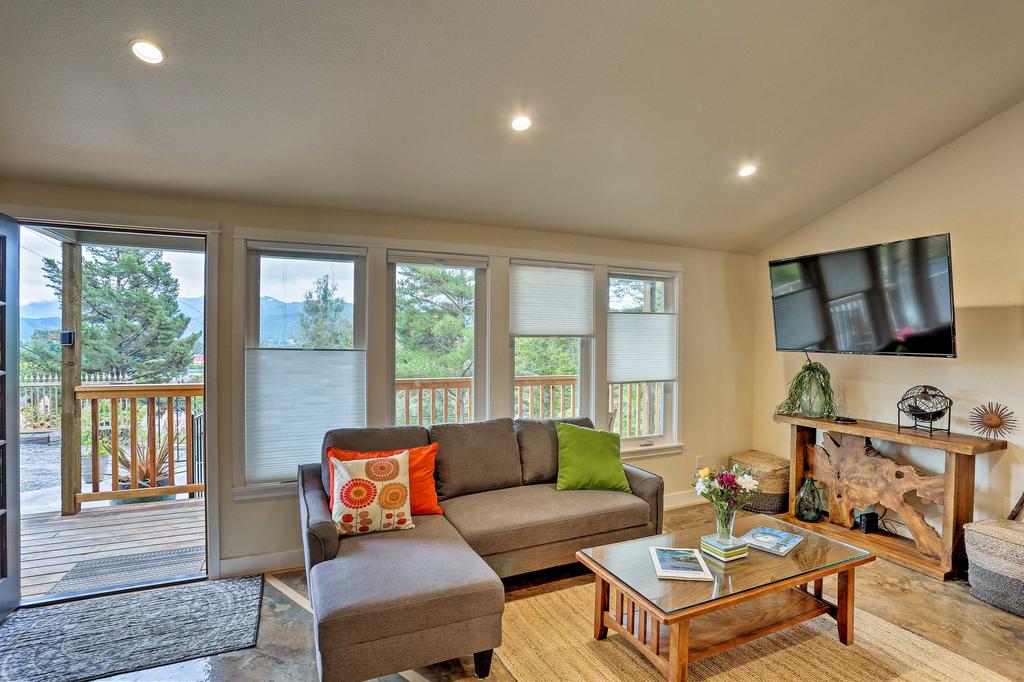 Arcata Area Home With Courtyard, 10 Mi To Coast - thumb 3