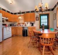Beautiful Lakehouse with POOL TABLE - Accommodation Seattle