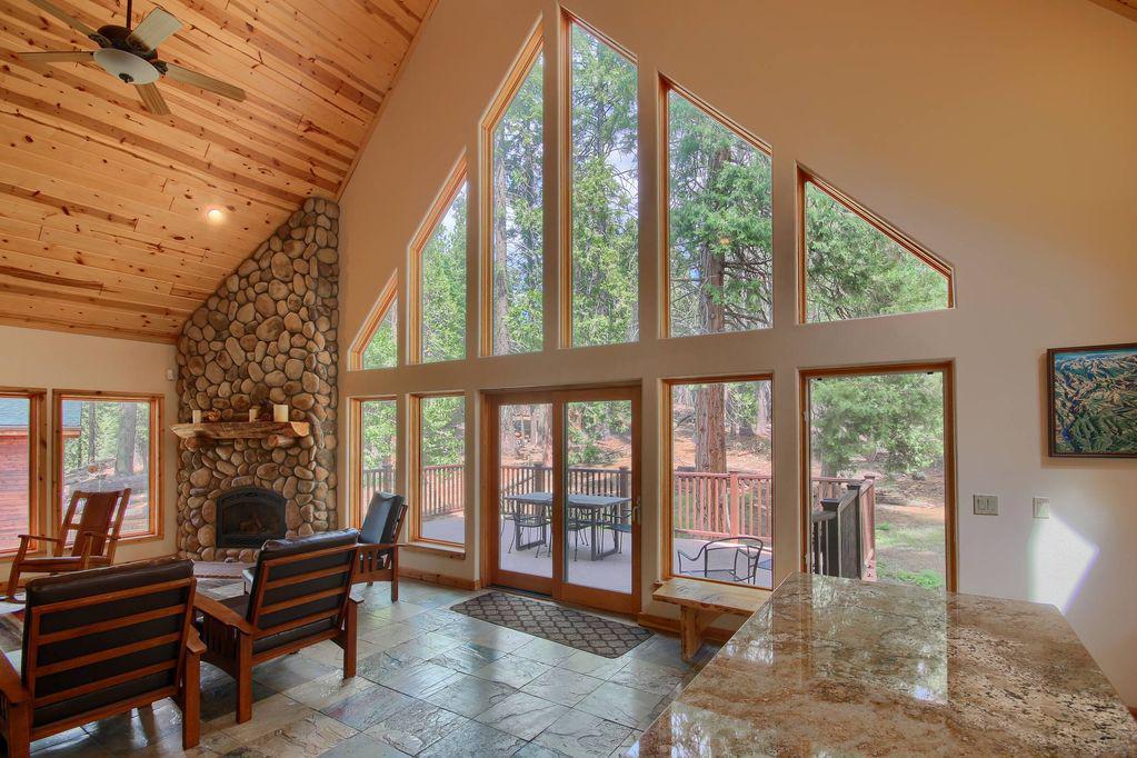 Beautiful Remodeled 3BDR Inside Yosemite - thumb 3