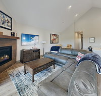 Brand-New Townhome w/ Private Balcony  Fireplace townhouse - Accommodation Seattle