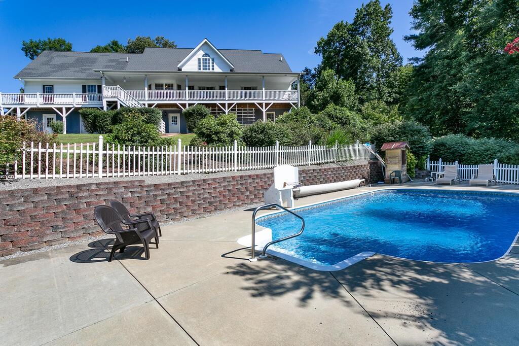 Brook Knoll  NEW! Beautiful Mtn Retreat W/Pool Near Asheville! - thumb 0