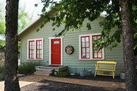 Bungalows on the Square- Unit 1 Accommodation Seattle