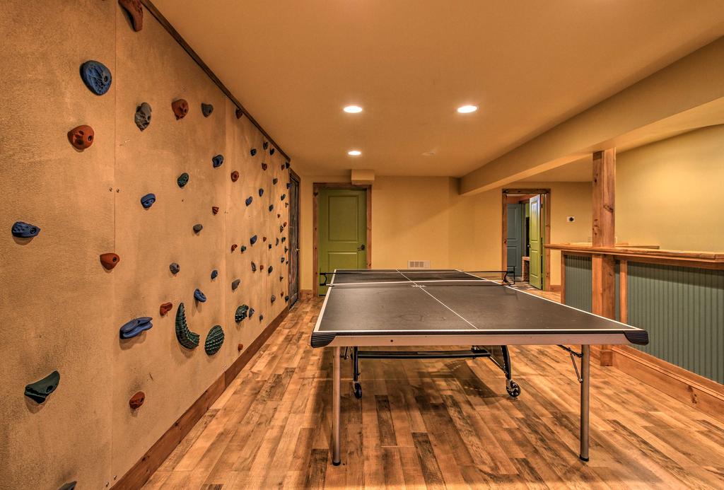 Cabin With Climbing Wall & Game Room, 5 Mi To Mt Snow - thumb 1