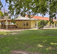 Canyon Lake Home with Hot Tub- Walk to the Guadalupe - Accommodation Seattle