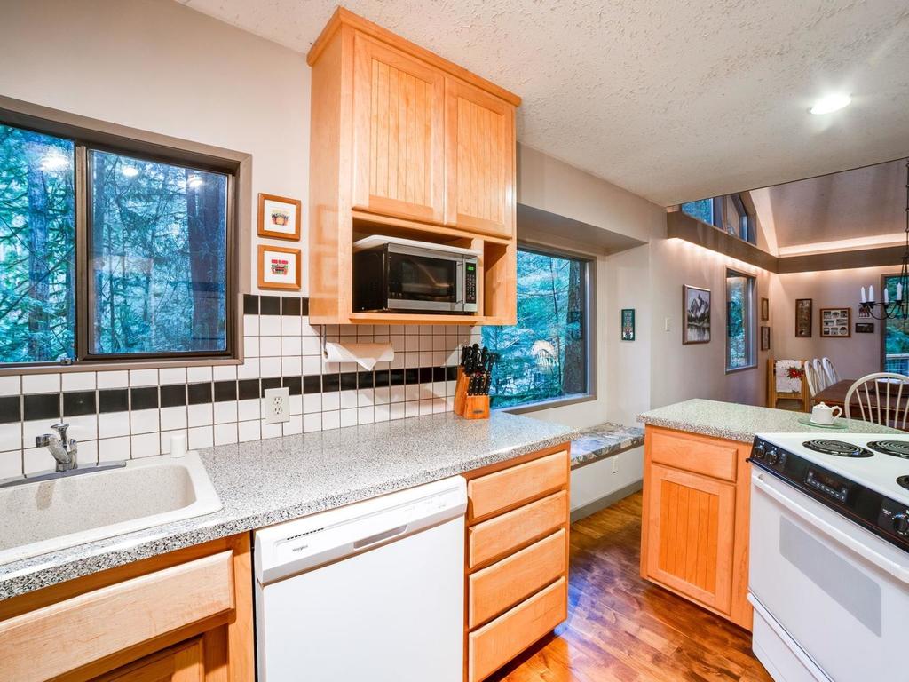 Chalet 55SL-Traditional Family Ski Chalet! - thumb 1