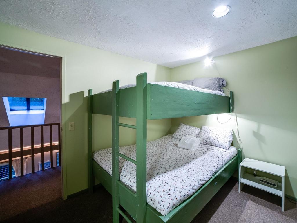 Chalet 55SL-Traditional Family Ski Chalet! - thumb 2