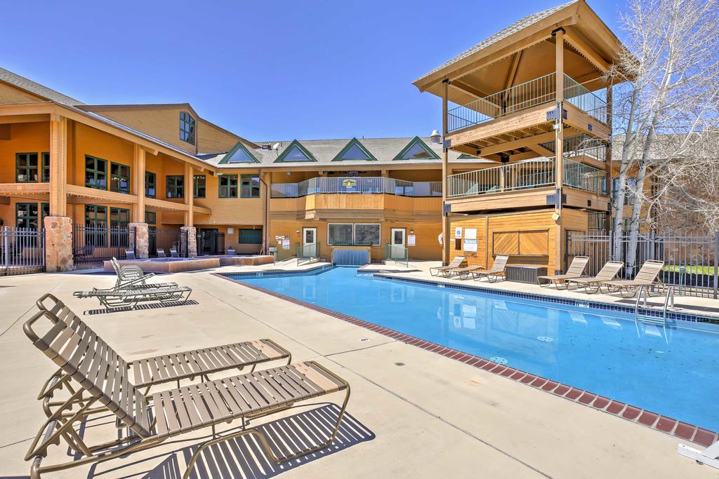 Charming Resort-Style Retreat, 2mi To Granby Ranch - thumb 1
