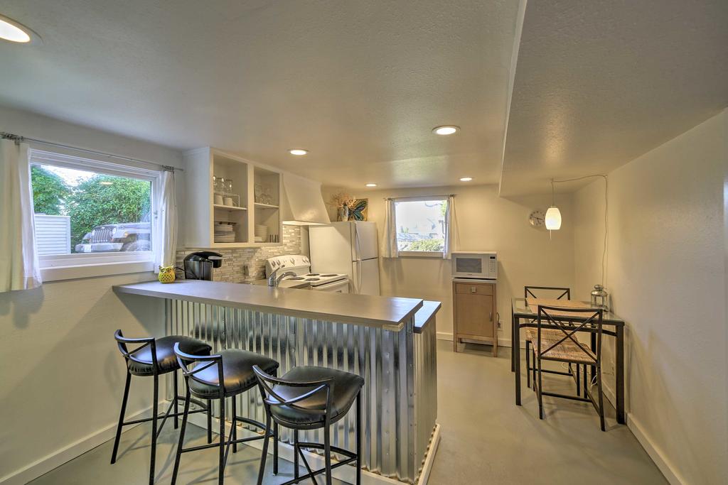 Chic Apartment 2 Blocks From Central Fairhaven! - thumb 2