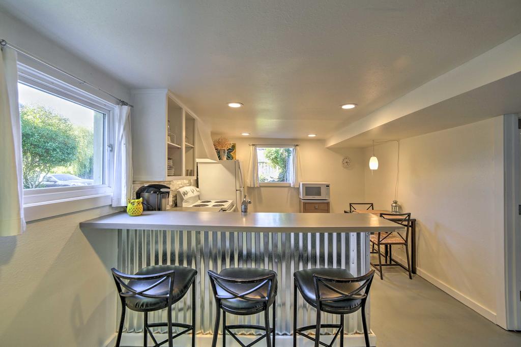 Chic Apartment 2 Blocks From Central Fairhaven! - thumb 3