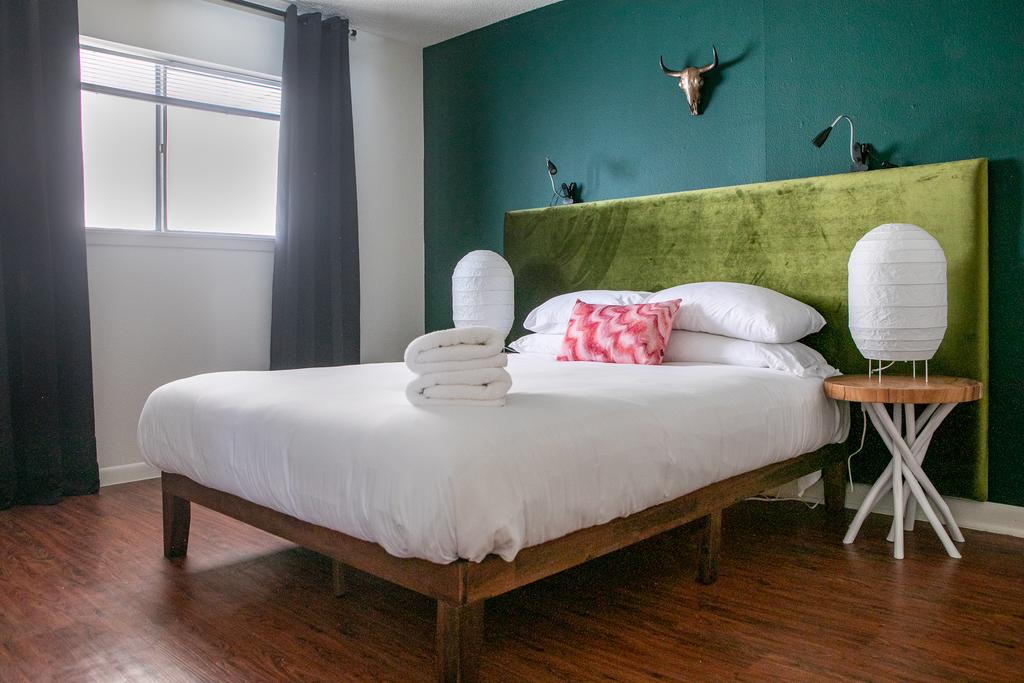 Chic Apts In Central Austin By WanderJaunt - thumb 3