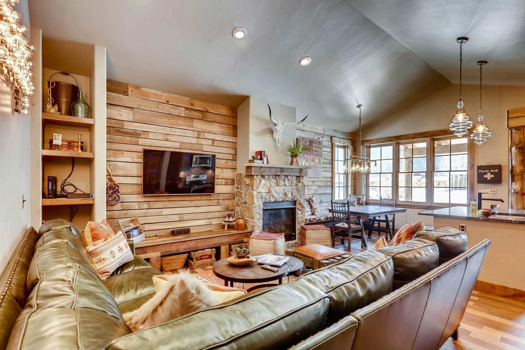 Choice Western Cabin 2 Blocks From Grand Lake! - thumb 1