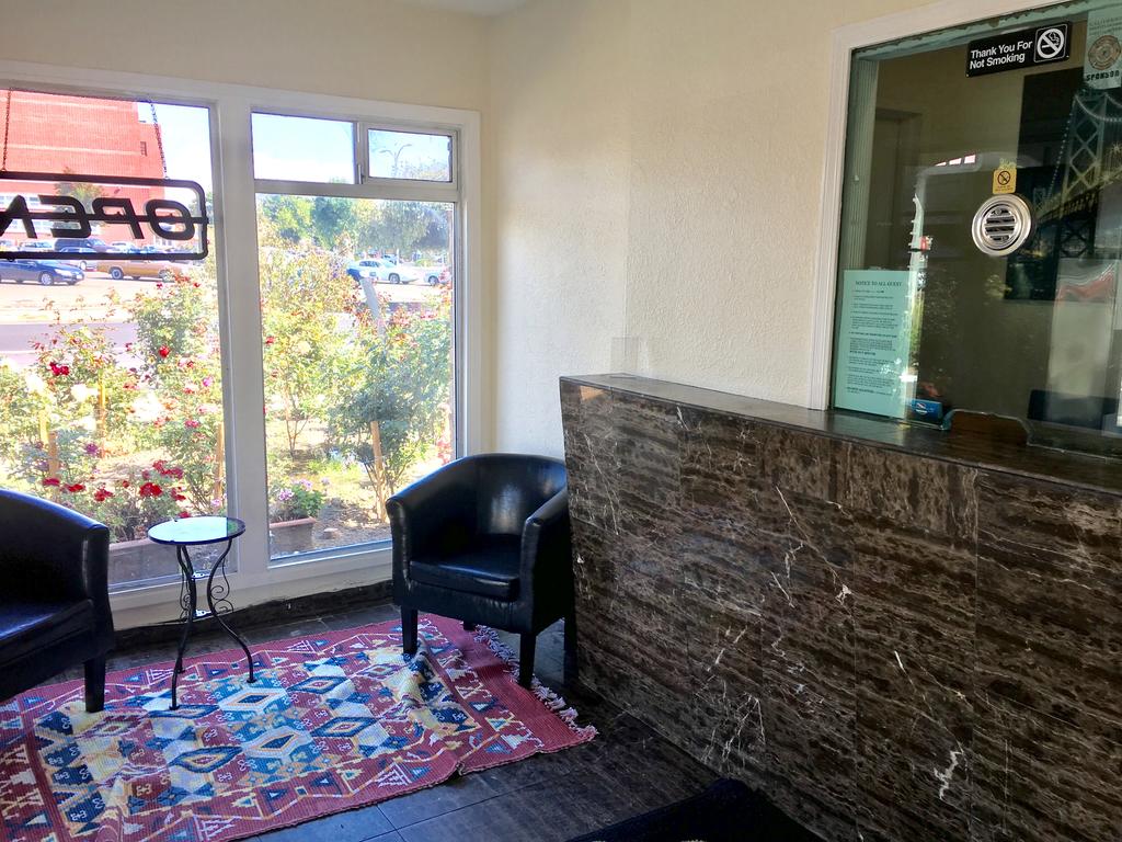 Civic Center Motel - thumb 2