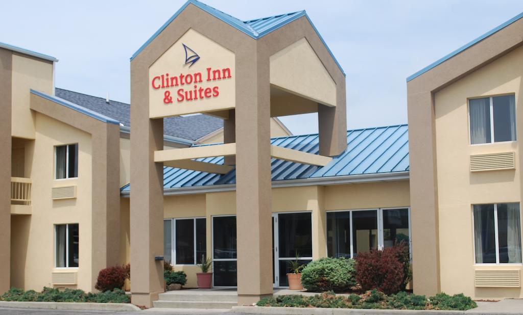Clinton Inn & Suites - thumb 0