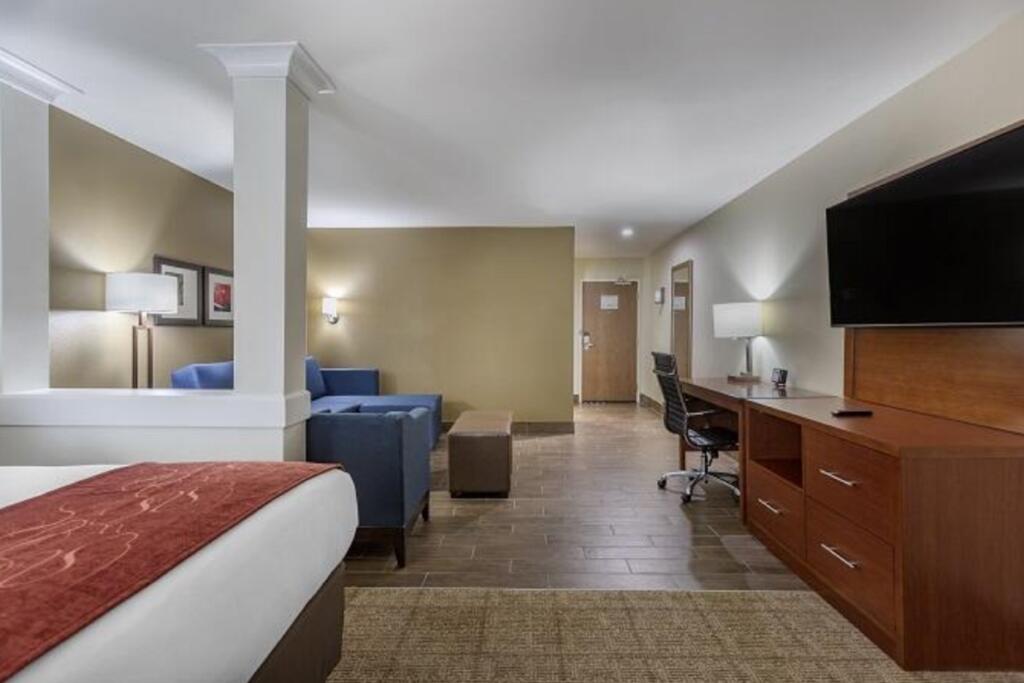 Comfort Suites - thumb 2