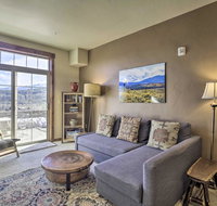 Condo with Hot Tub  Mtn View Less Than 6Mi to Winter PK - Accommodation Seattle