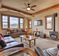 Condo with Private Hot Tub Mins to Winter Park - Accommodation Seattle